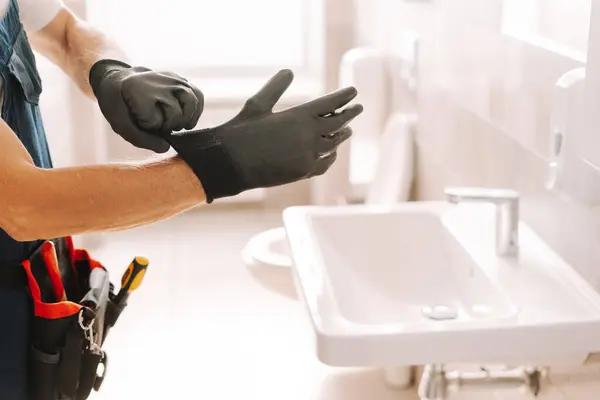 Plumber Providing Same Day Repair Services