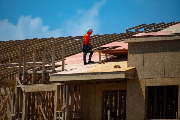 Find licensed roofing contractors in Piedmont